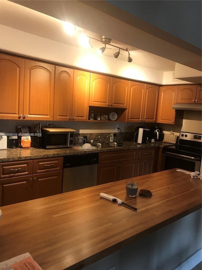 Building Photo - 7907 SW 104th St