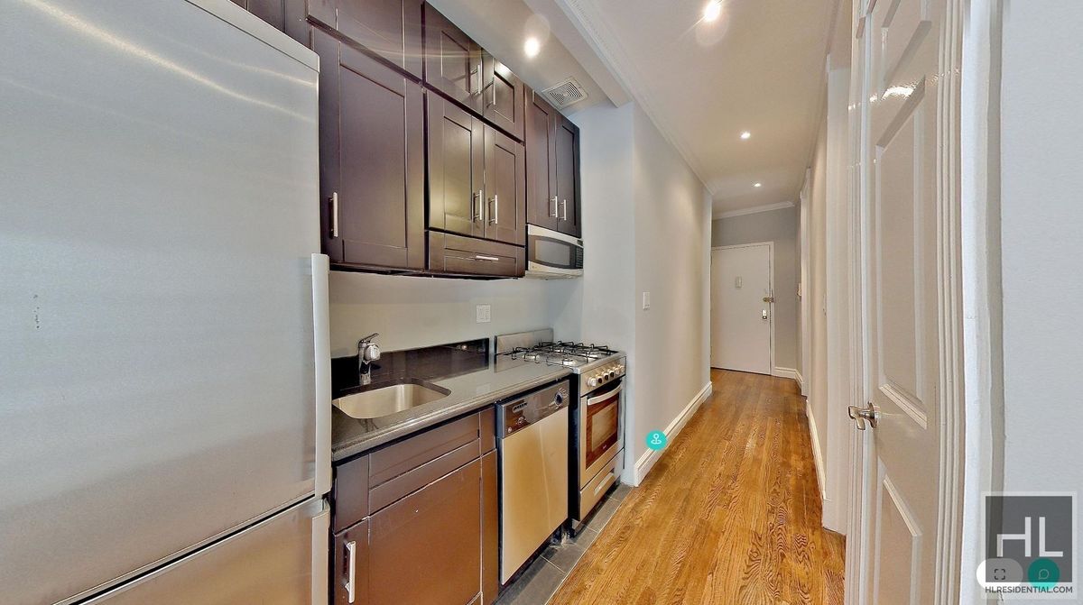 Building Photo - Renovated Gramercy 2-Bedroom with Modern F...