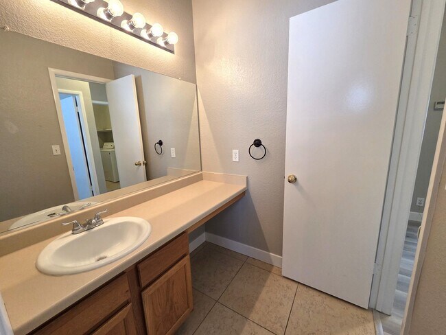 Building Photo - 7904 Canyon Grove Ct