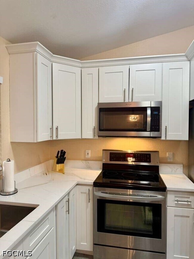 Building Photo - 930 SW 34th St