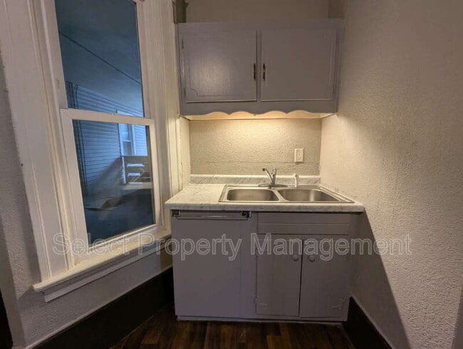 Building Photo - 345 W Williams St