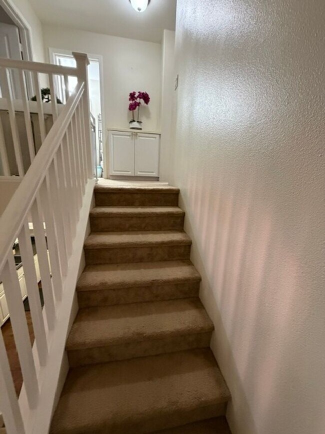 Building Photo - 3 bed 2.5 Bath 2 car garage/ Central AC/ Ewa Beach!