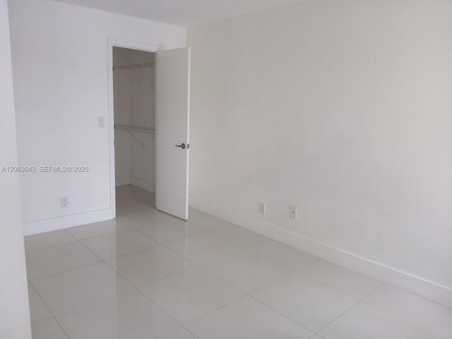Building Photo - 731 Vista Isles Dr
