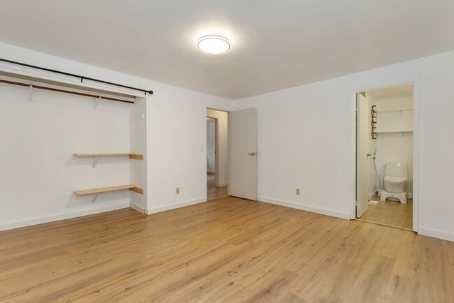 Building Photo - Newly Renovated Bothell Home Sitting on 1 Acre of Land!