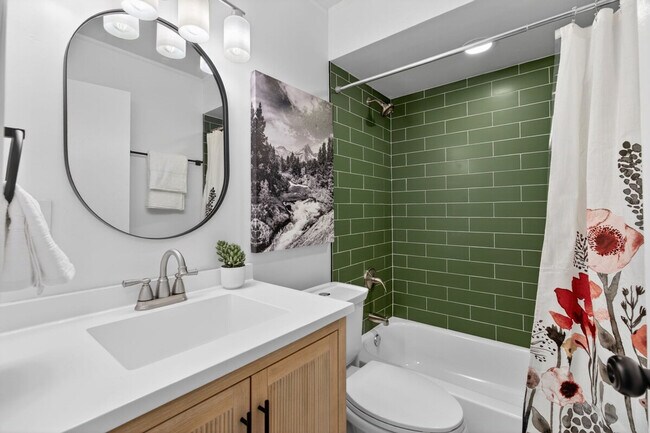 Building Photo - 1545 Reale Ave