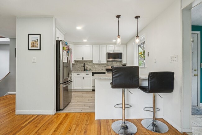 Building Photo - 44 Simsbury Manor Dr
