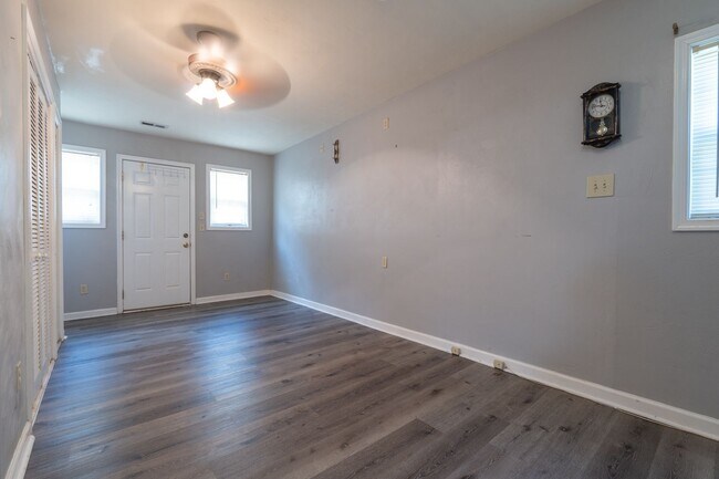 Building Photo - MOVE IN READY 4 Bedroom in Western Branch!