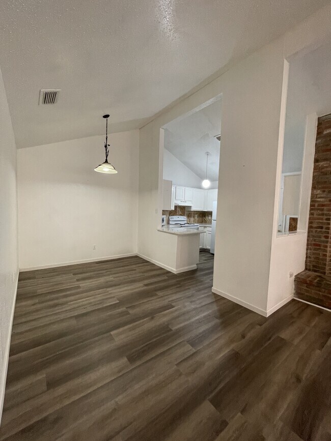 Building Photo - 2730 Mud Lake Dr