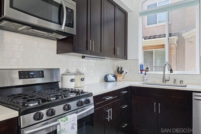 Building Photo - Chula Vista - Adorable 3 Bedroom 3 Bath To...