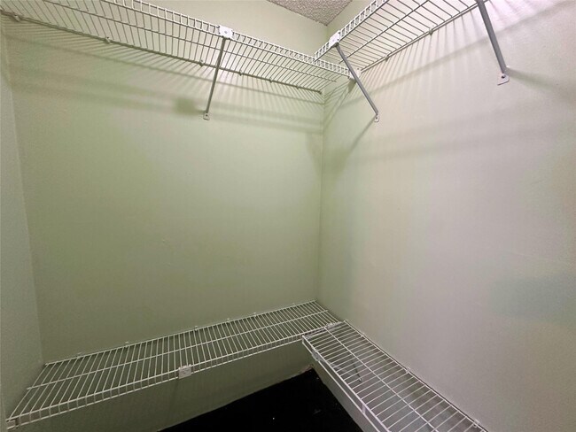 Building Photo - 2410 SW 87th Terrace