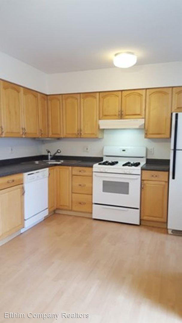 Building Photo - 2 br, 1 bath House - 97 Woodlake Ct. Unit E