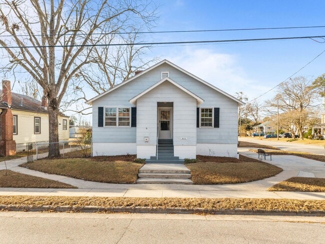 Building Photo - 503 E 5th St