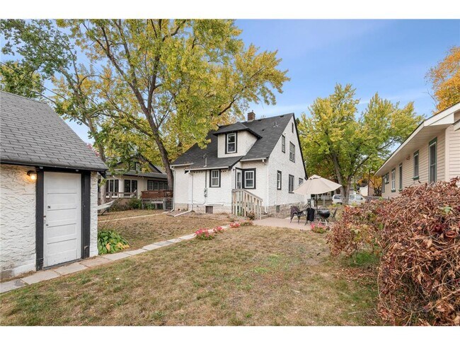 Building Photo - 2142 Palace Ave