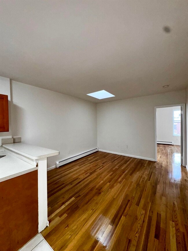 Building Photo - 724 Ocean Ave