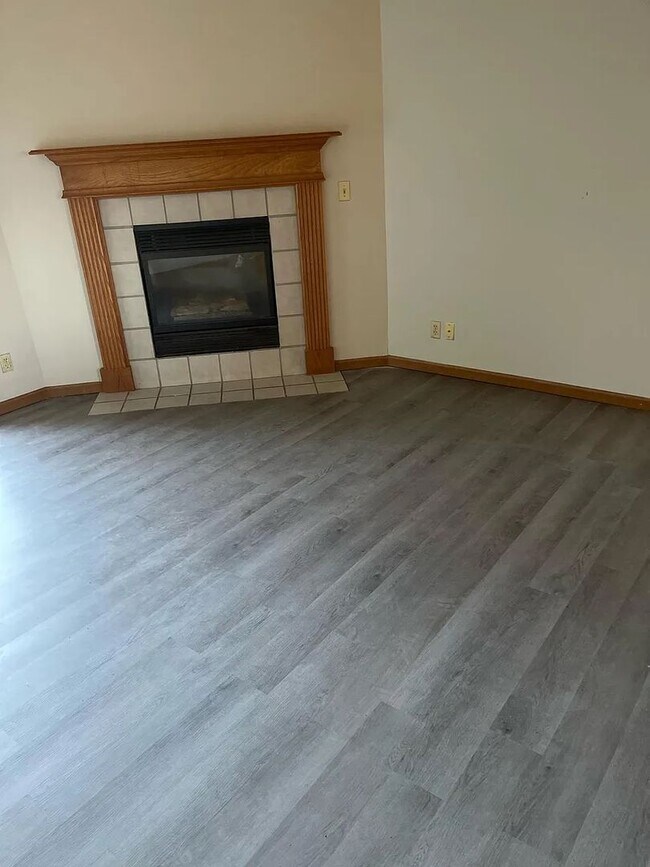 Building Photo - 2026 Bridgewater Cir