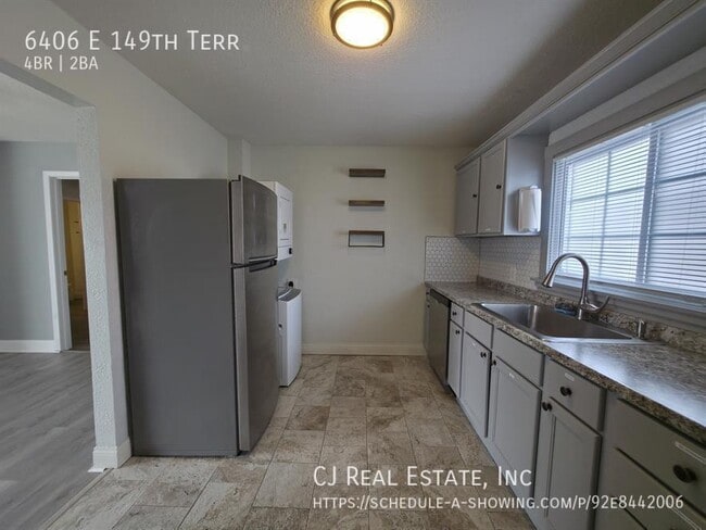 Building Photo - 6406 E 149 Terrace