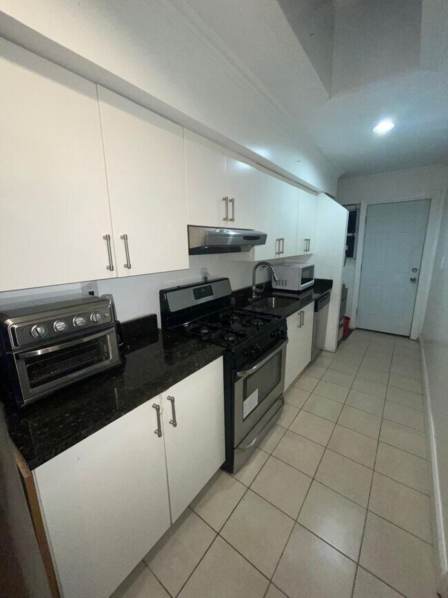 Building Photo - 1701 Montello Ave NE