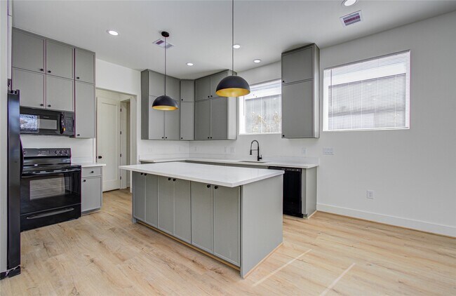 Building Photo - 1506 McKee St