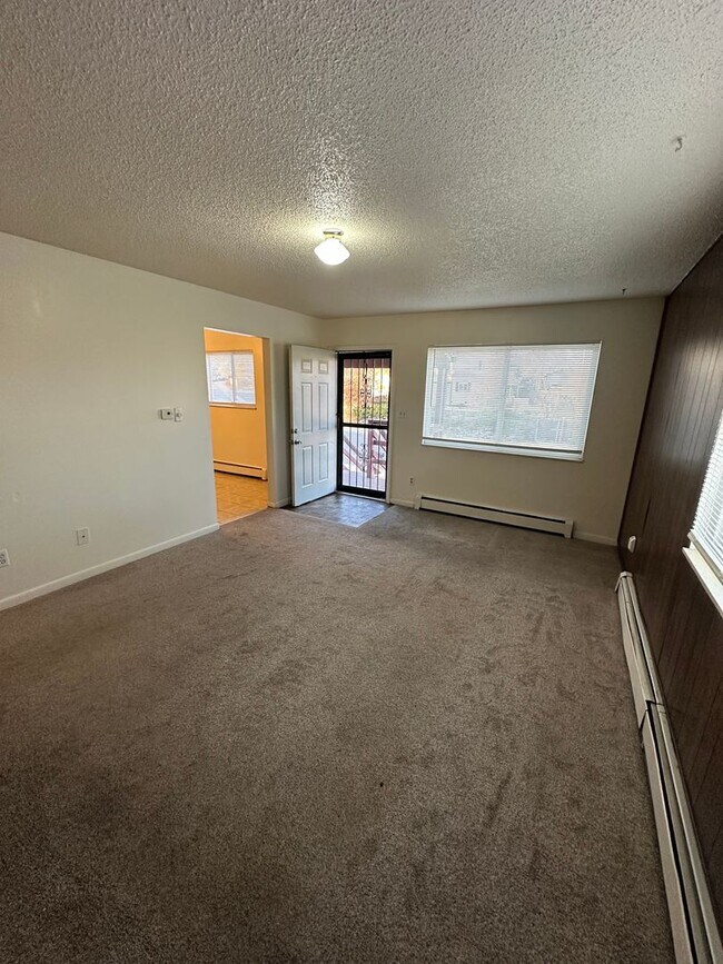 Building Photo - EM1304