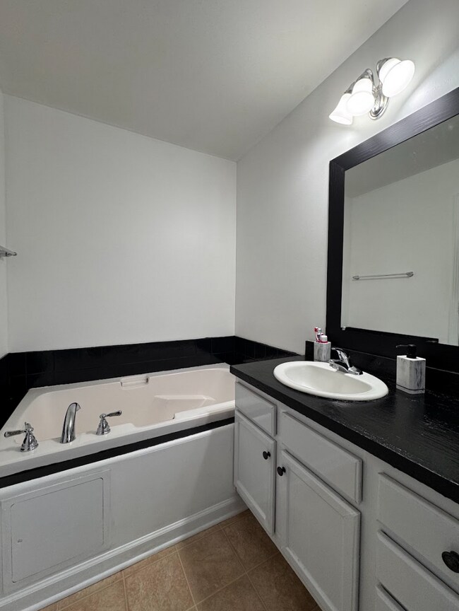 Building Photo - ???? Spacious 3-Bedroom Home on a Large Lot in Spartanburg School District 6 – Minutes from Shopp...