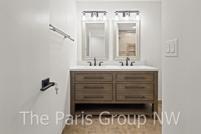 Building Photo - Lovely 2025 Remodeled Shoreline 4BR in Ric...