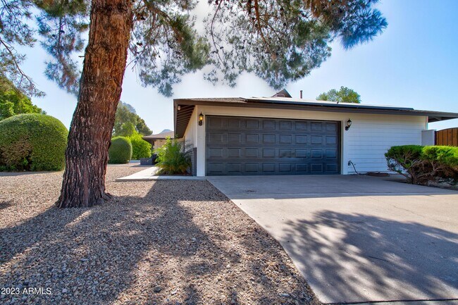 Building Photo - 1201 E Northview Ave