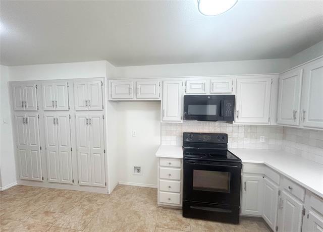 Building Photo - 3016 Oakridge Dr