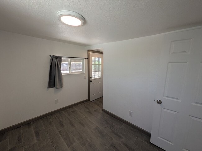Building Photo - Cozy 1-Bed Home – Fenced Yard, Washer Hook...