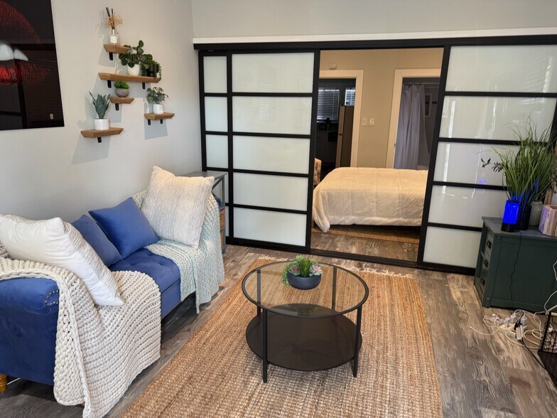 Building Photo - 5919 Lexington Ave