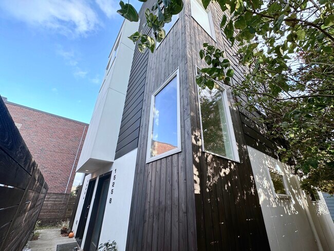 Building Photo - 1525 NW 60th St