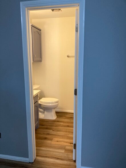 Building Photo - 910 English Ave