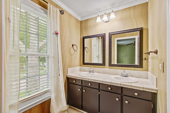 Building Photo - 978 Governors Rd