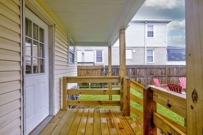 Building Photo - 1427 W Ocean View Ave