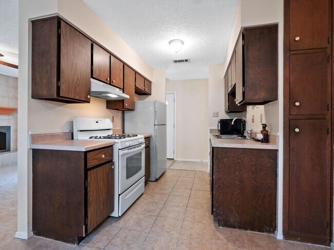 Building Photo - 3513 Westchester Ave