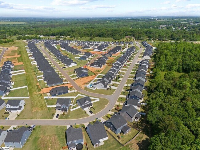 Building Photo - 680 Lady Fern Dr