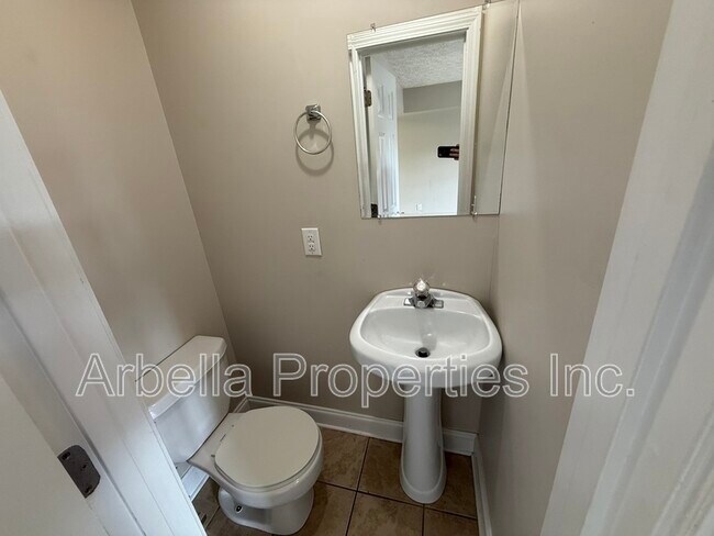 Building Photo - 133 Walker St