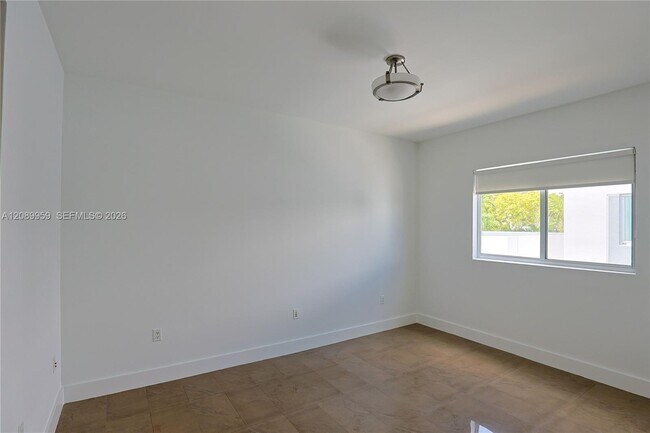 Building Photo - 7520 SW 59th Pl