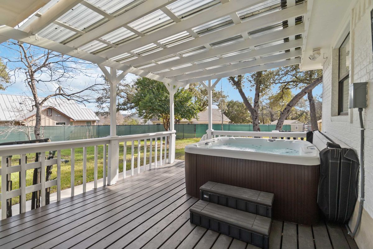 Building Photo - 107 Oak Crest