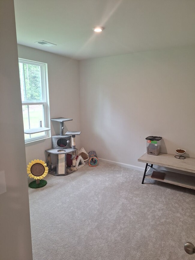Building Photo - Outstanding Four Bedroom Home Less Than 10...
