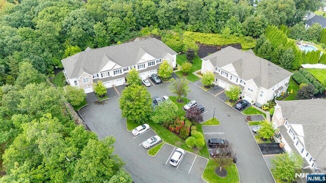 Building Photo - 52 Parkside Dr