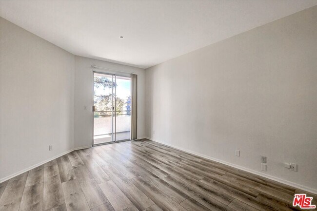 Building Photo - 10600 Wilshire Blvd