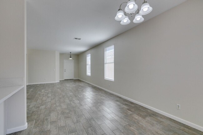 Building Photo - Beautifully updated 3-bedroom home offerin...