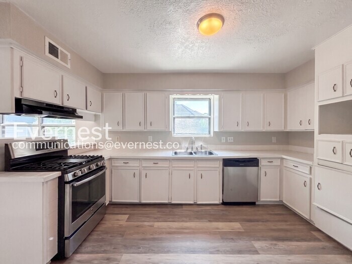 Building Photo - 4919 Lingonberry St