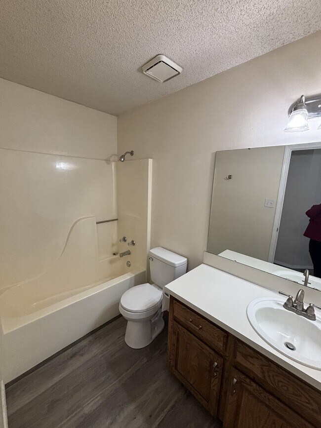 Building Photo - 8812 Skypark Dr