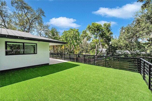 Building Photo - 11340 SW 74th Ct