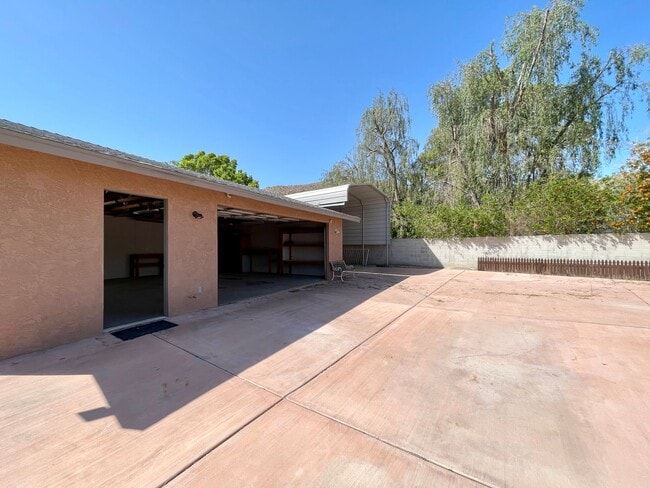 Building Photo - COMING SOON! AMAZING 3 Bedroom 3 Bathroom ...