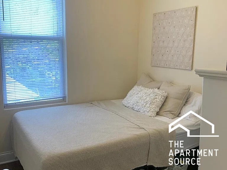 Building Photo - 1734 W Huron St