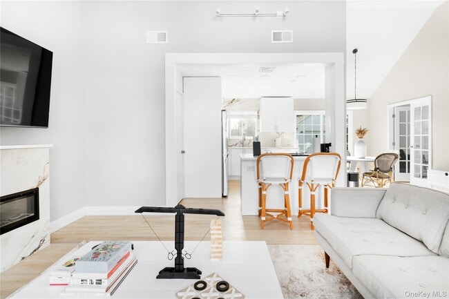 Building Photo - 30 River Rd