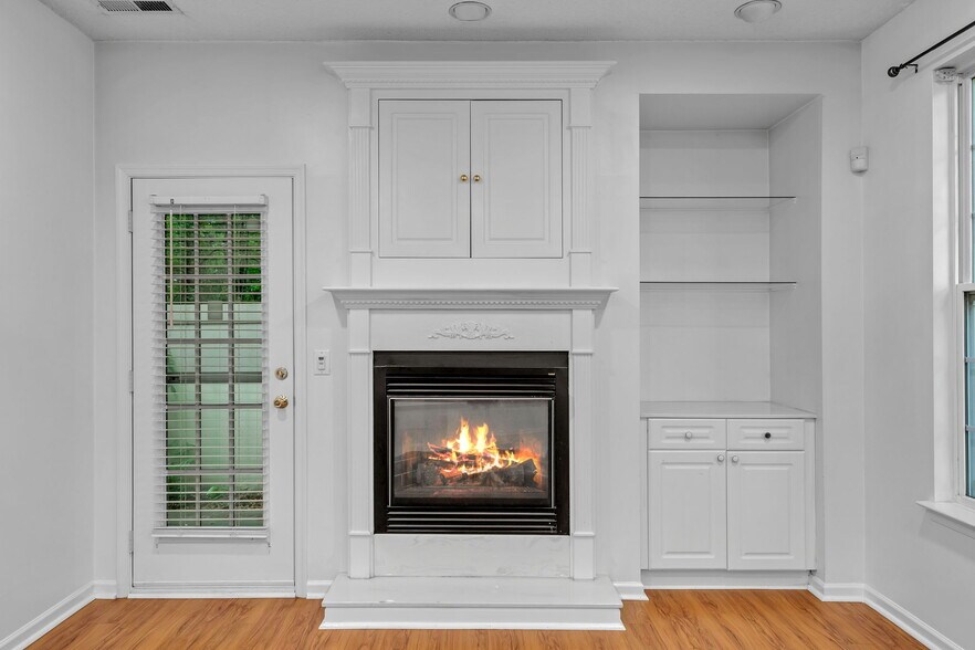 Building Photo - 5905 Echingham Dr