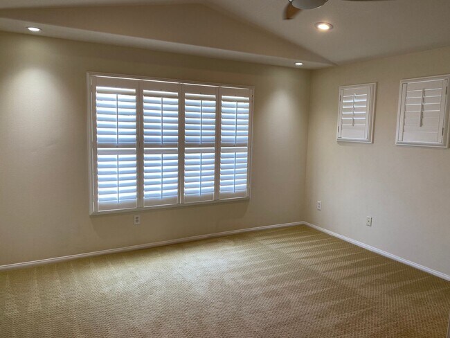 Building Photo - Gorgeous Single Family House - Available June 2026!